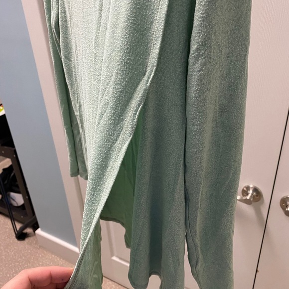 Green long sleeve layered top - Picture 3 of 5